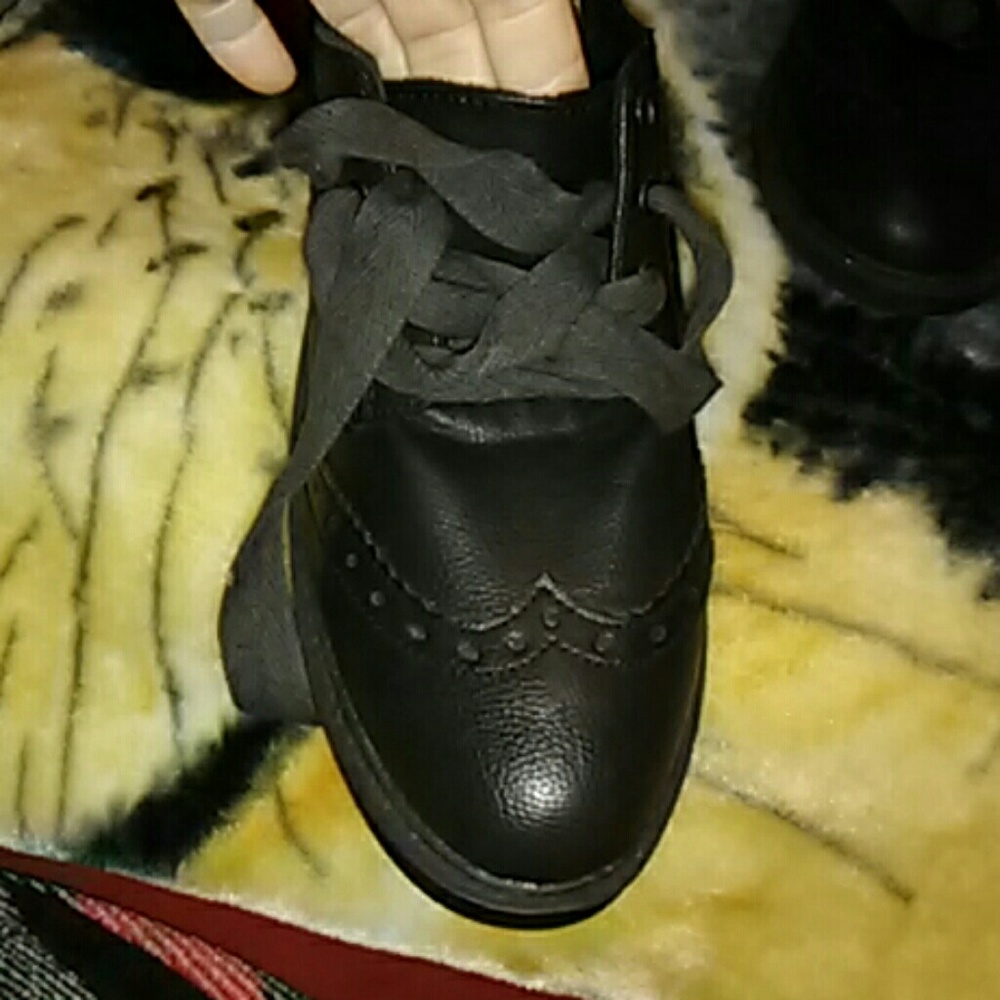 Shoe - Picture 2 of 4